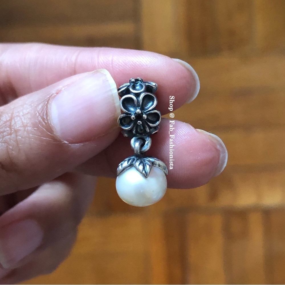 Pandora vintage pearl floral dangle charm